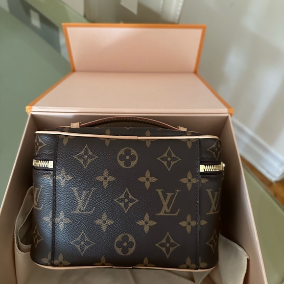 Louis Vuitton nice mini toiletry bag - Picture 5 of 13